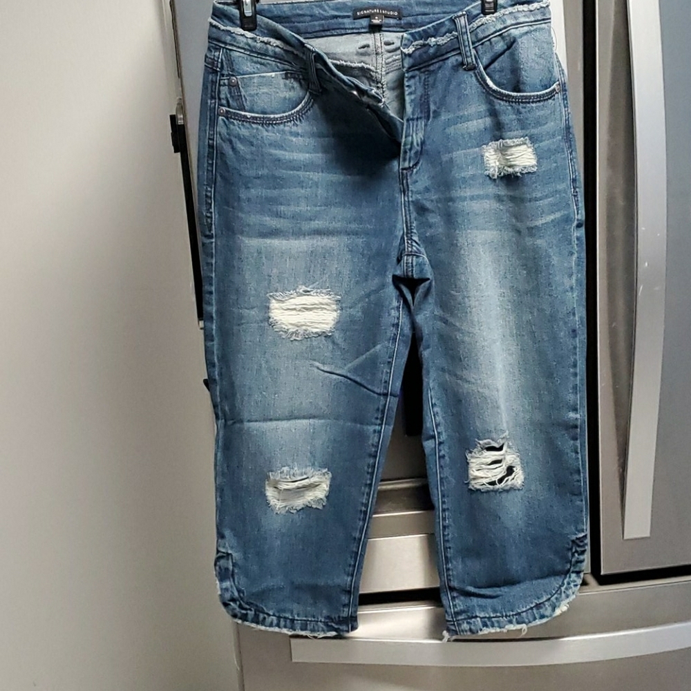 NWT signature studio ladies denim capris size 6